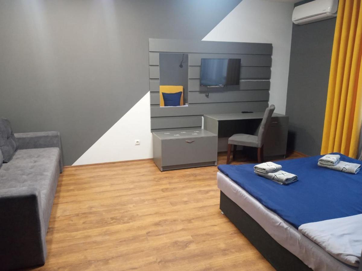 Нова Квартира В Центрі Міста Uzhhorod Bagian luar foto