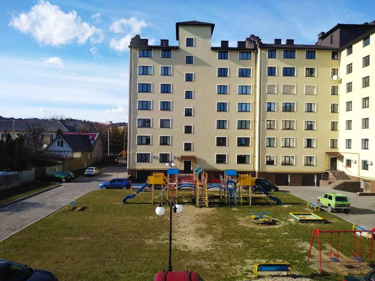 Нова Квартира В Центрі Міста Uzhhorod Bagian luar foto